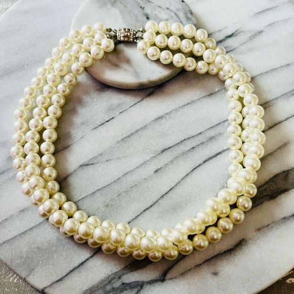 Vintage Faux Pearl Layered Necklace Cream Round Acrylic Three 3 Strand MCM - Picture 1 of 8